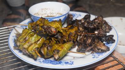 2 cách làm gà ác nướng lá chanh thơm lừng cay cay ngon đậm đà